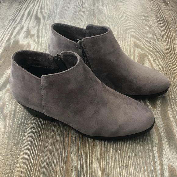 KAPTENE Chatty Western Heel Round Toe Booties - Picture 3 of 9